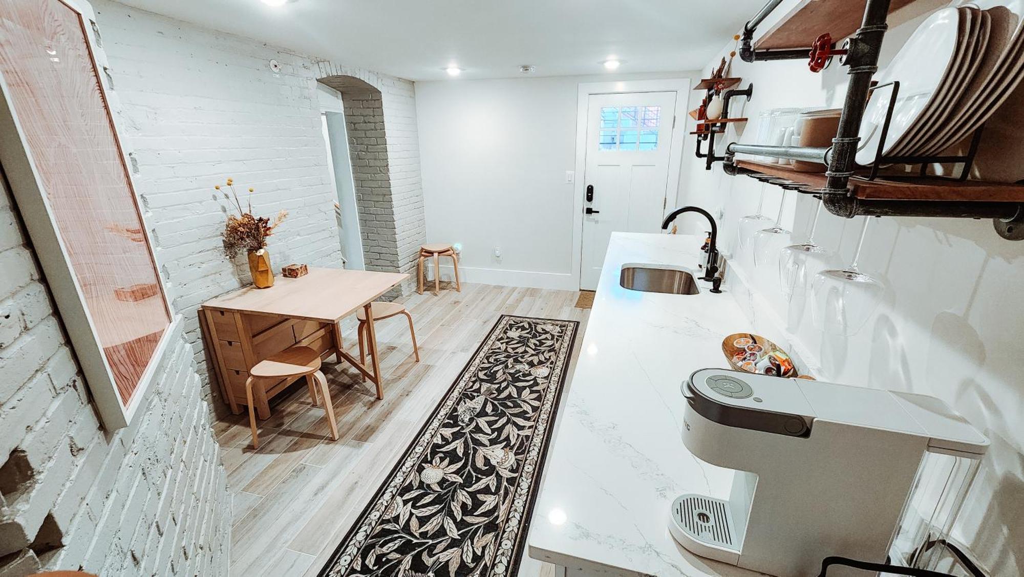 Private Modern Luxury Suite In Historic Stone Home Washington Exteriör bild